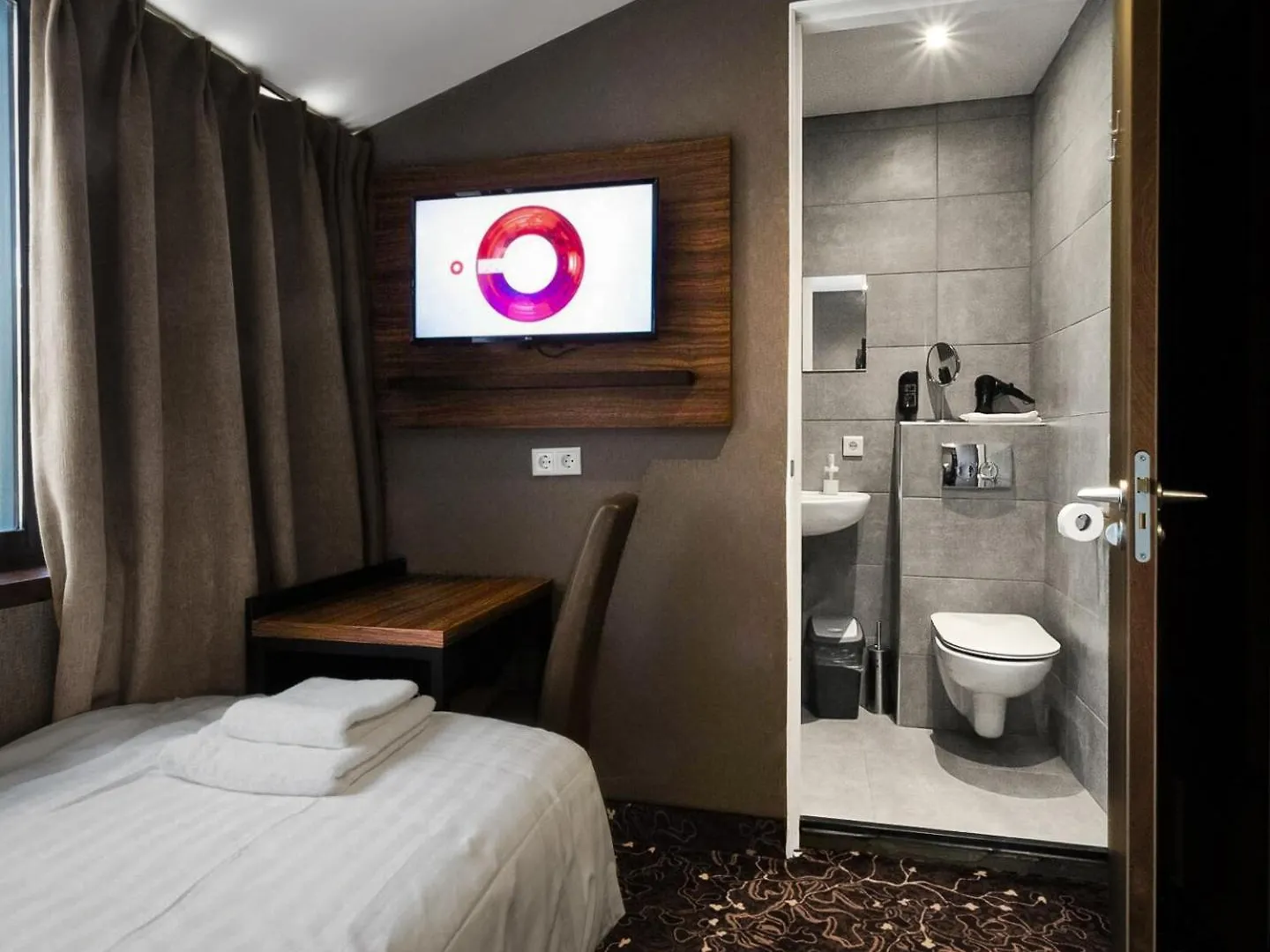 The Lake Hotel Amsterdam Airport Badhoevedorp 3*,
