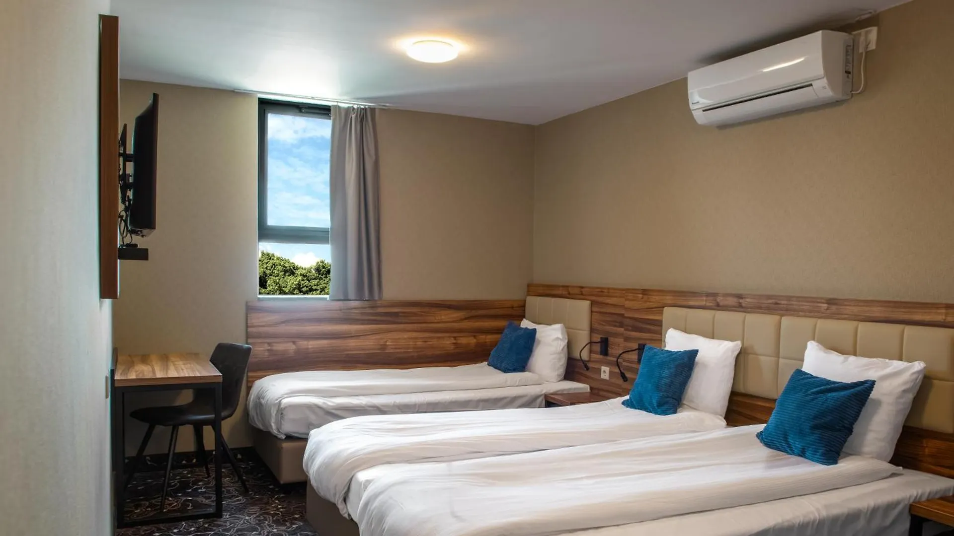 The Lake Hotel Amsterdam Airport Badhoevedorp
