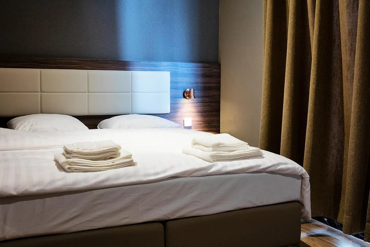 The Lake Hotel Amsterdam Airport Badhoevedorp 3*,  Nederland